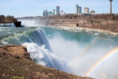 Rainbows_at_Niagara_Falls